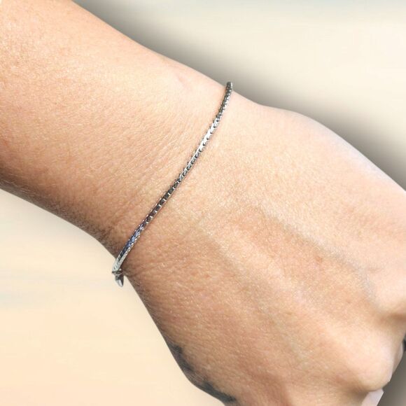 Vintage Monet Silver Herringbone Chain Bracelet 7" Classic Flat Link Smooth - Picture 6 of 7